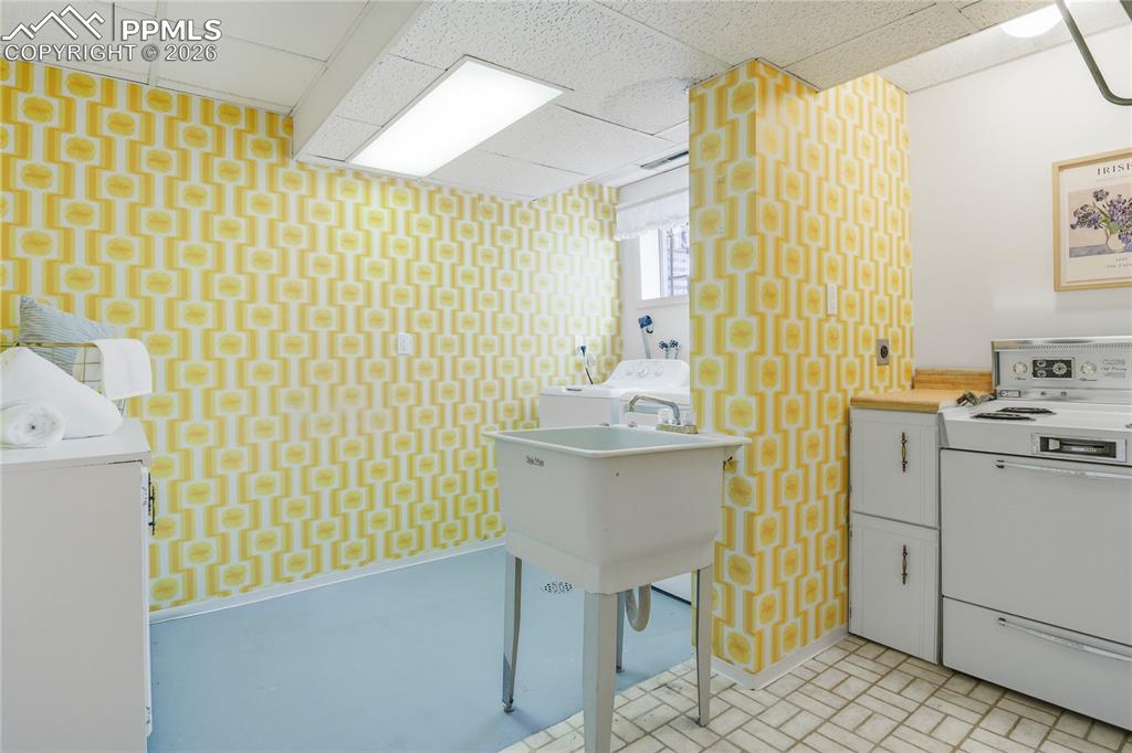 Image 34 of 41: Laundry