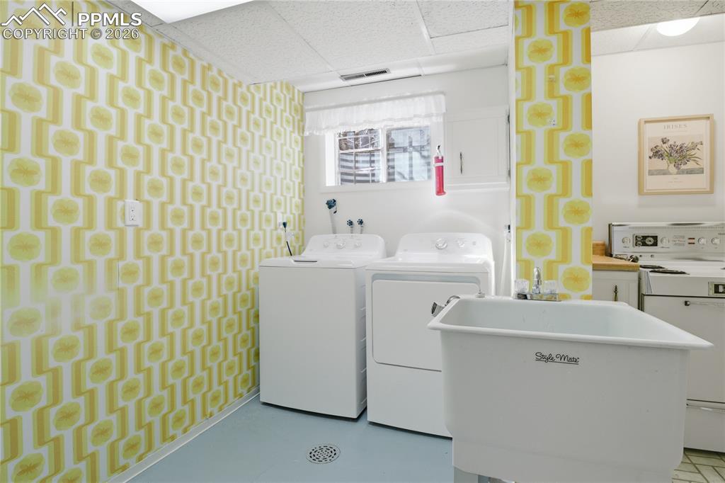 Image 35 of 41: Laundry