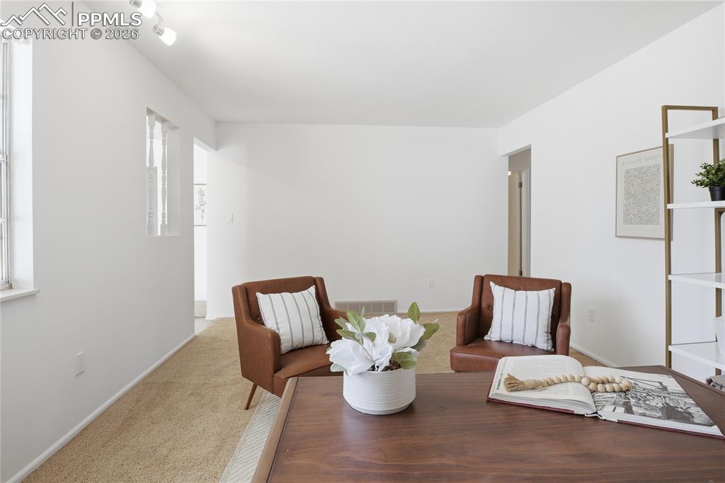 Image 5 of 41: Sitting Room