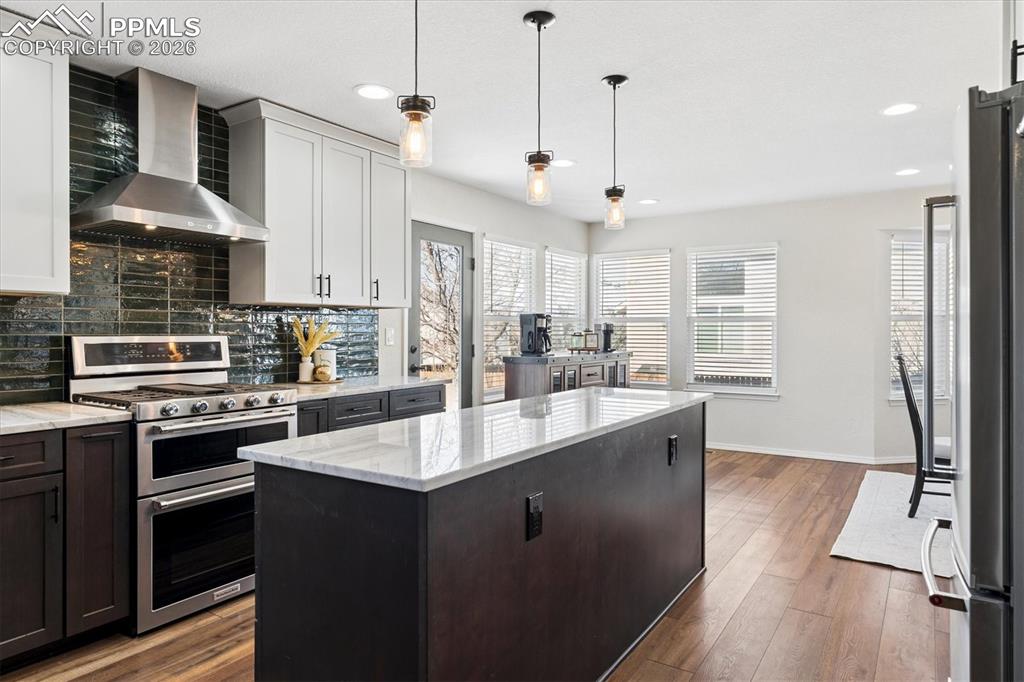 Image 13 of 41: Kitchen