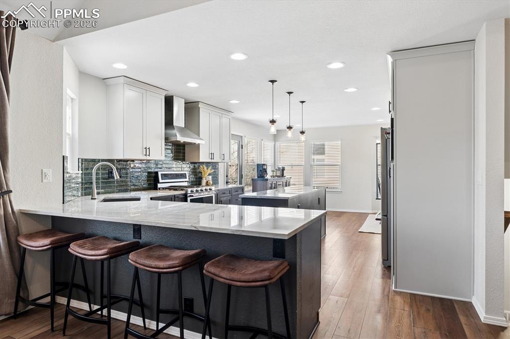 Image 14 of 41: Kitchen