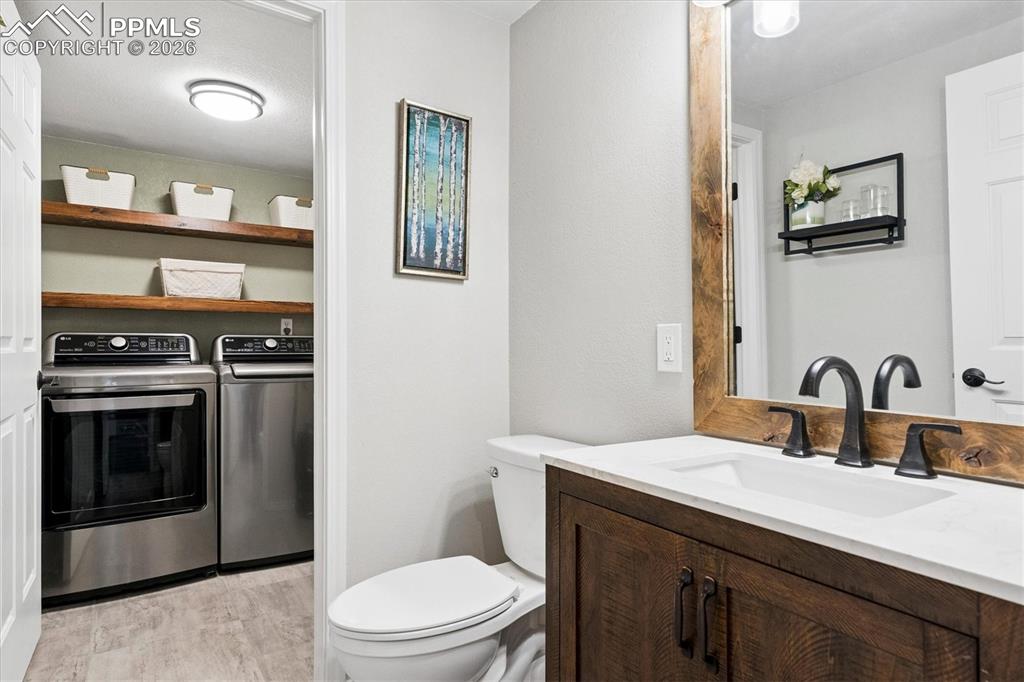 Image 17 of 41: Bathroom