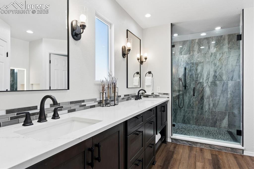 Image 21 of 41: Bathroom