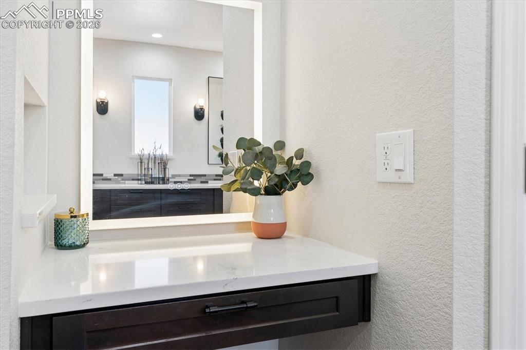 Image 23 of 41: Bathroom