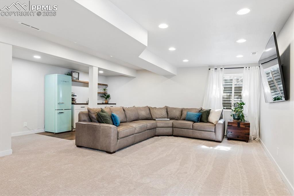 Image 28 of 41: Living Room