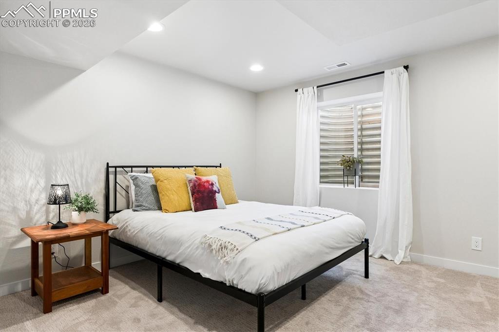 Image 32 of 41: Bedroom