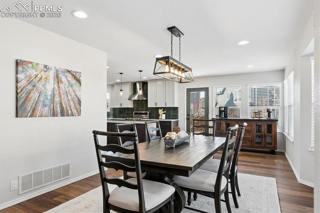 Image 8 of 41: Dining Area