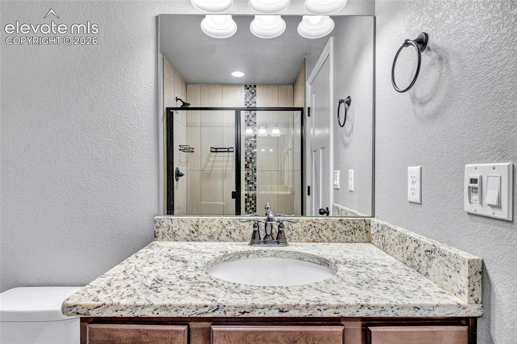 Image 17 of 40: Bathroom