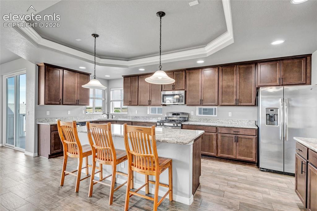 Image 5 of 40: Kitchen