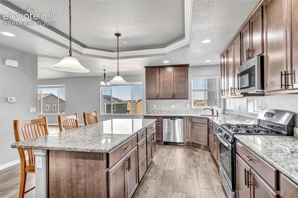 Image 6 of 40: Kitchen