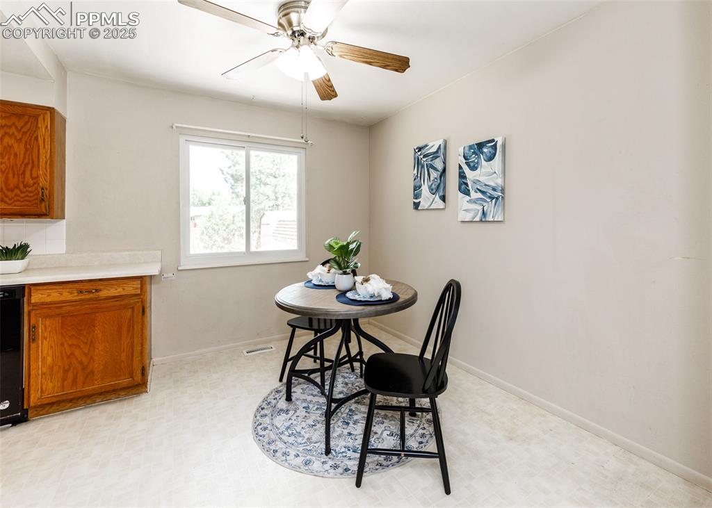 Image 10 of 42: Dining Area