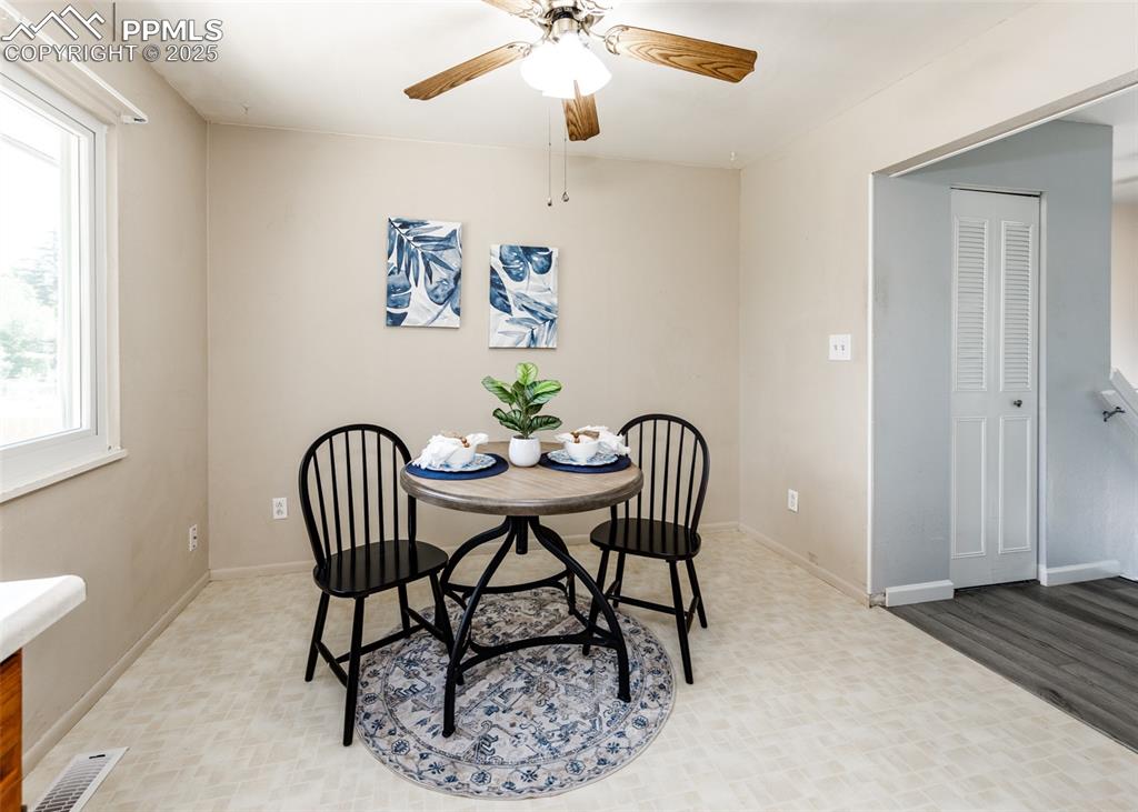 Image 11 of 42: Dining Area
