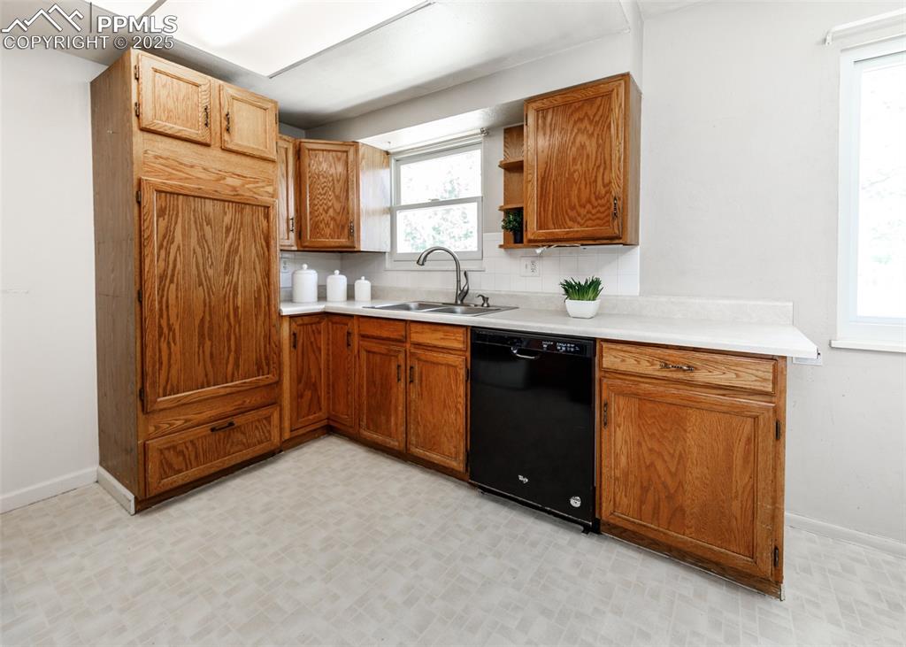 Image 13 of 42: Kitchen