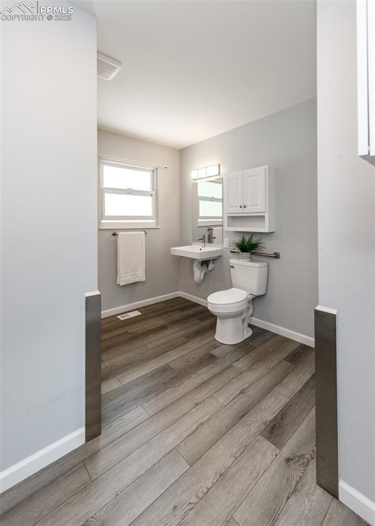Image 20 of 42: Bathroom
