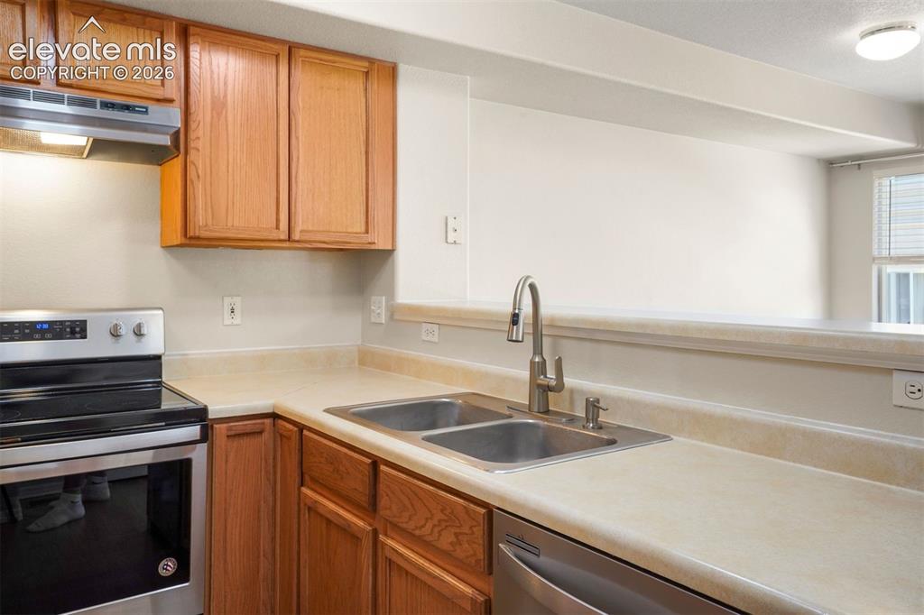 Image 20 of 48: Kitchen