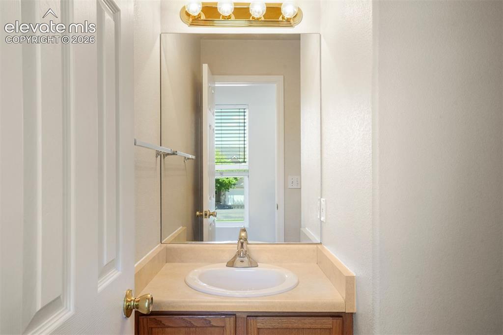 Image 36 of 48: Bathroom
