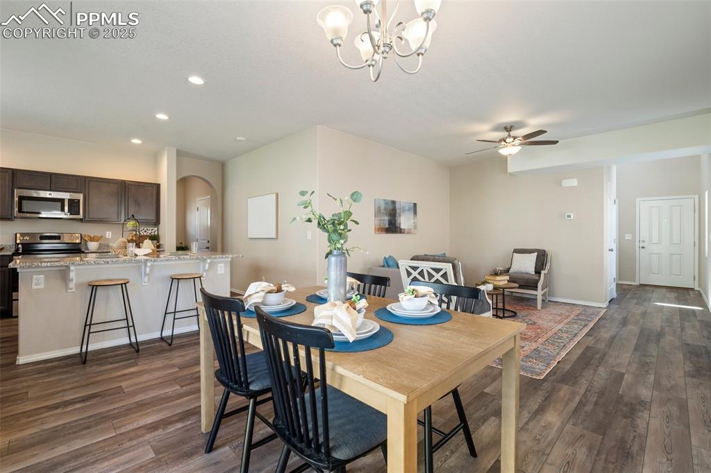 Image 10 of 39: Dining Area