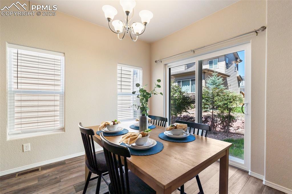 Image 11 of 39: Dining Area