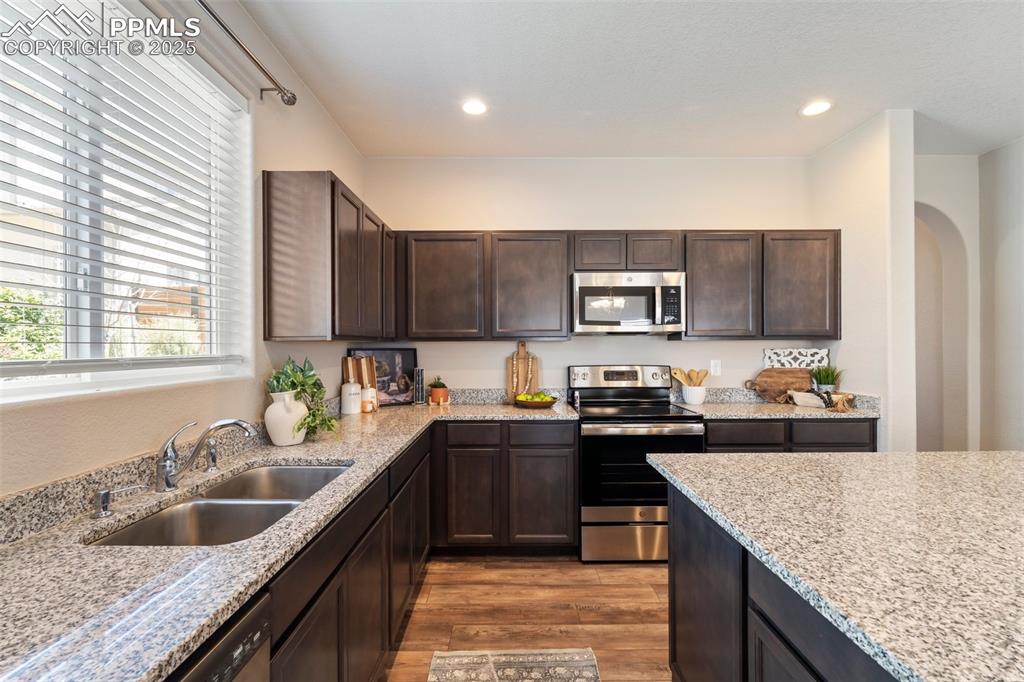 Image 13 of 39: Kitchen