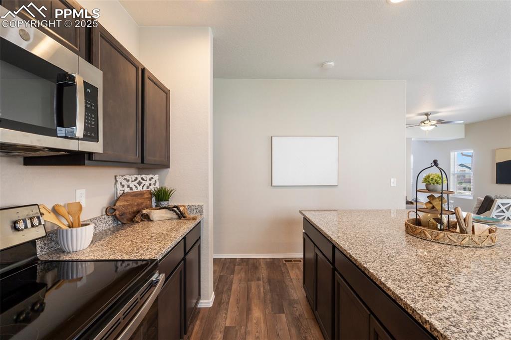 Image 14 of 39: Kitchen