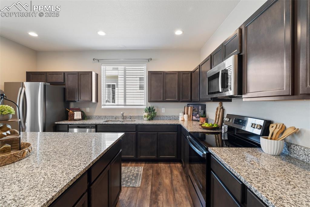 Image 15 of 39: Kitchen