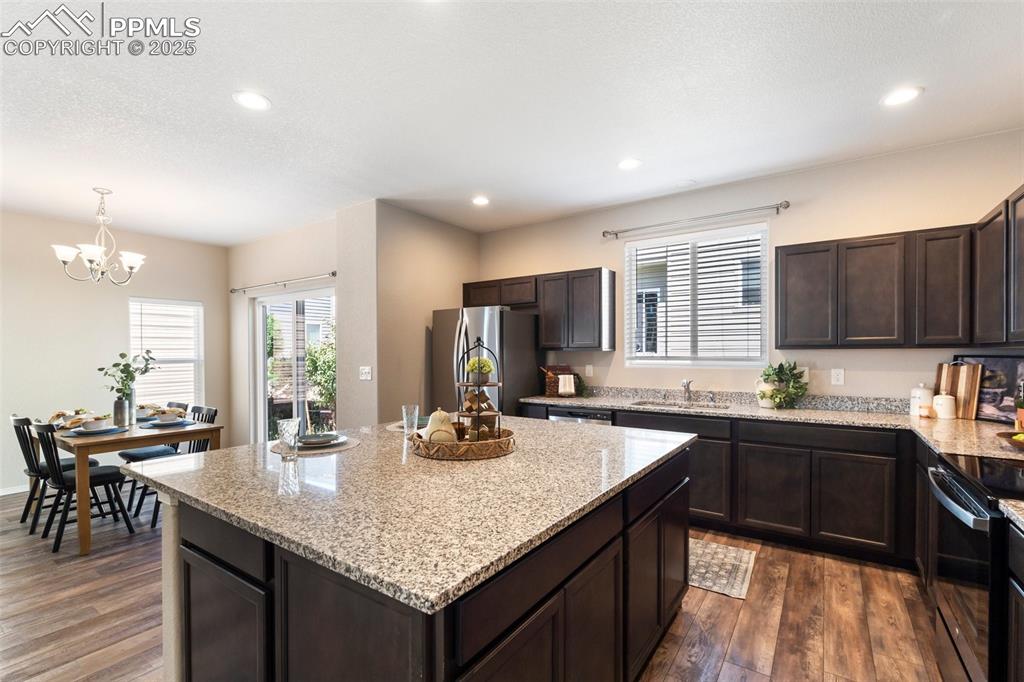 Image 16 of 39: Kitchen