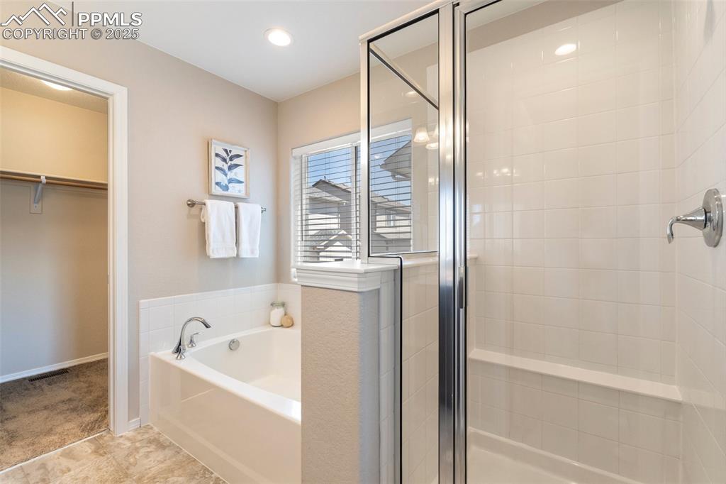 Image 27 of 39: Bathroom