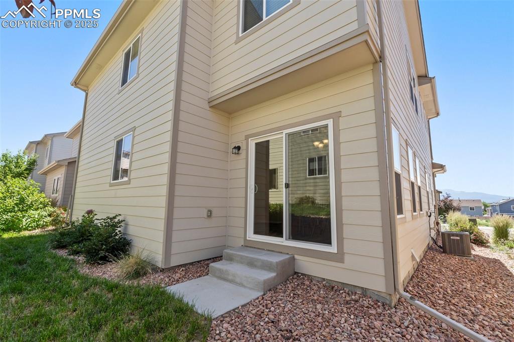 Image 37 of 39: Entry