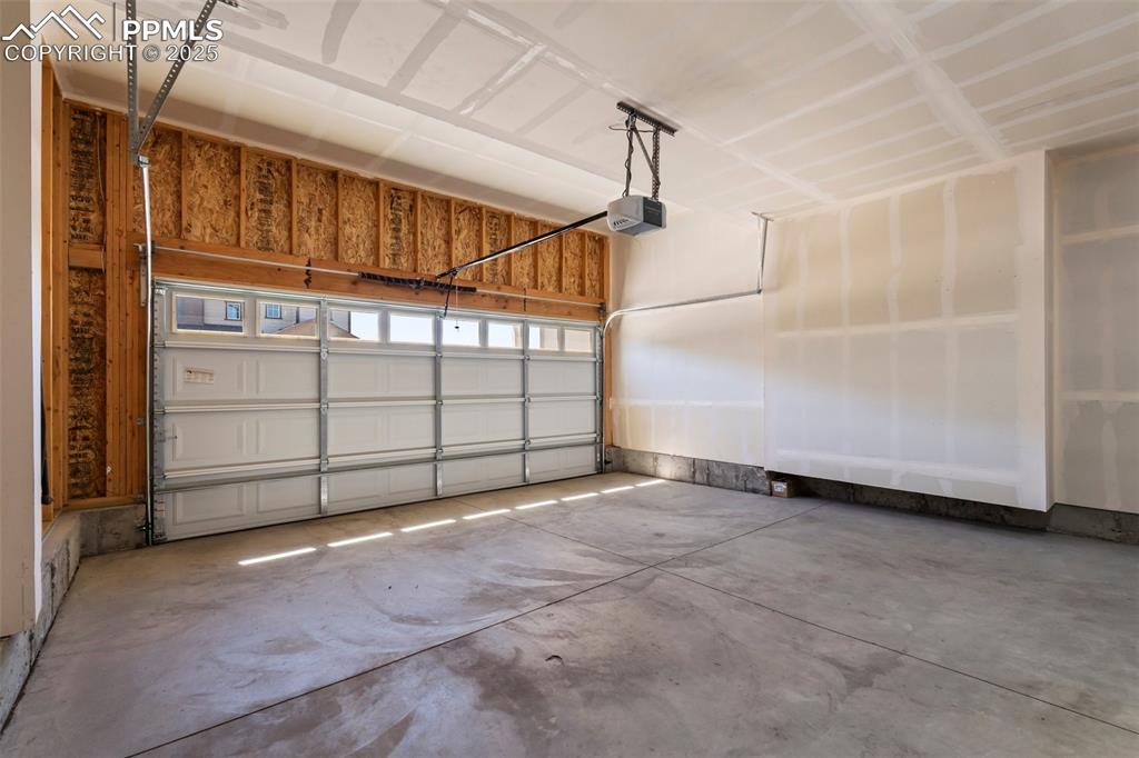 Image 39 of 39: Garage