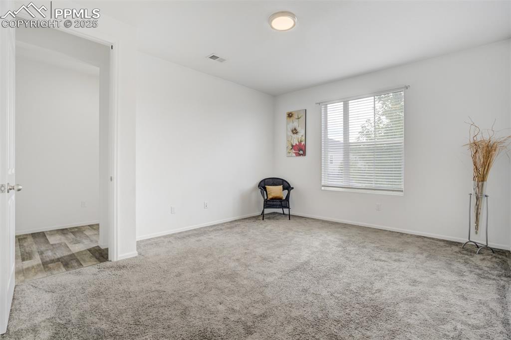 Image 17 of 49: Office