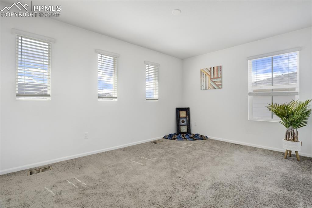 Image 34 of 49: Bedroom