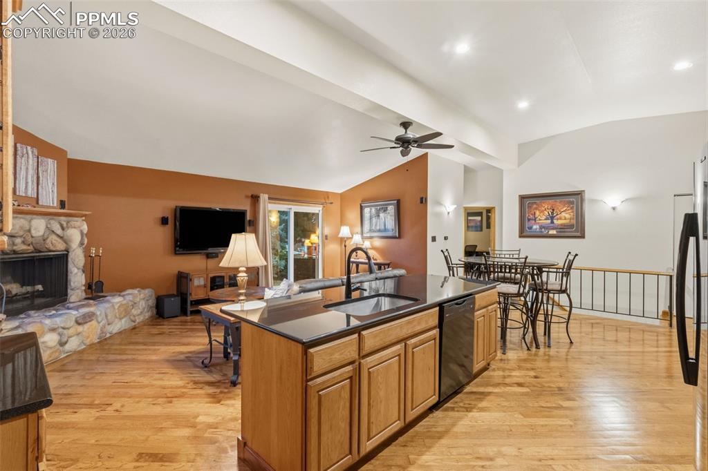 Image 12 of 47: Kitchen