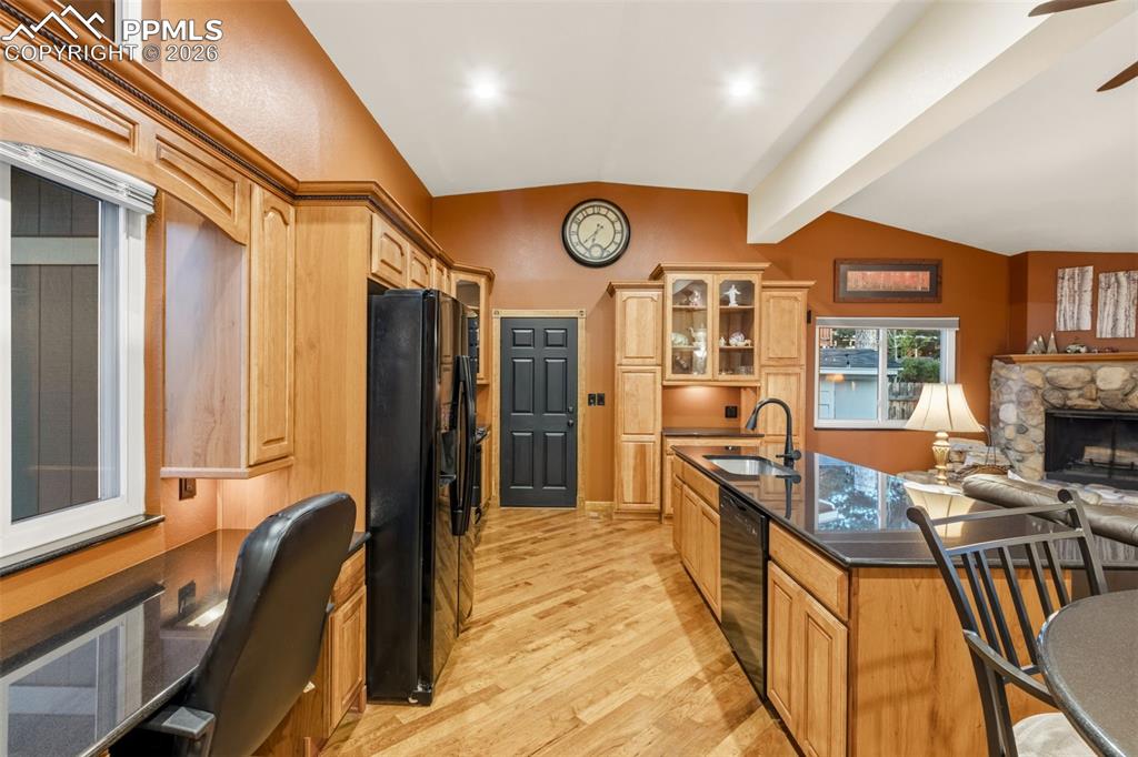 Image 13 of 47: Kitchen