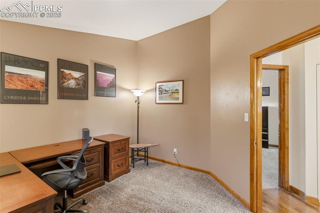 Image 18 of 47: Office