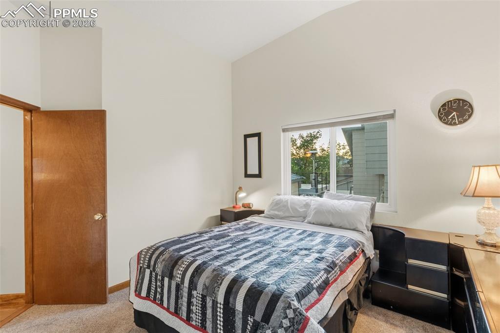 Image 22 of 47: Bedroom