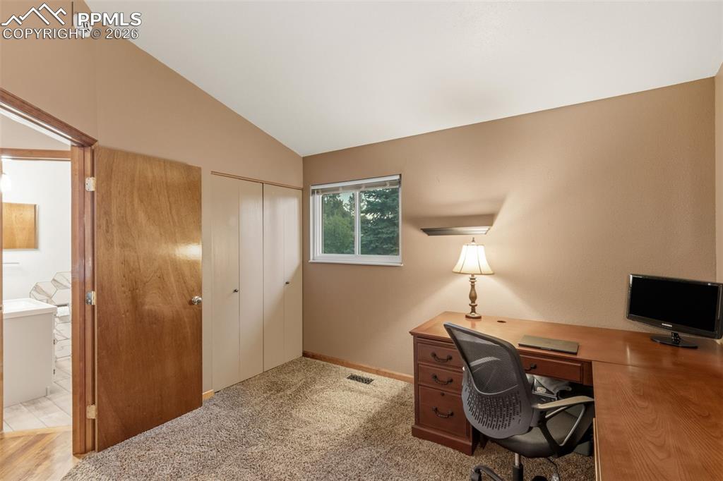 Image 25 of 47: Office