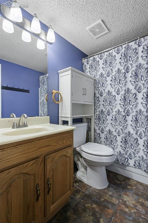 Image 30 of 47: Bathroom