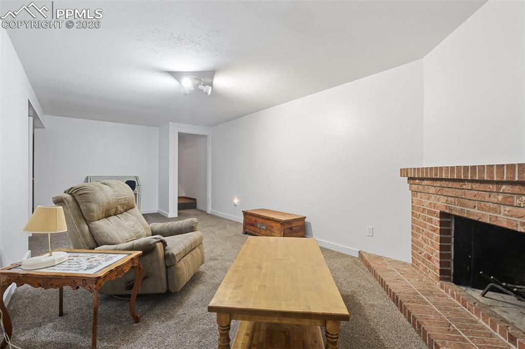 Image 33 of 47: Living Room