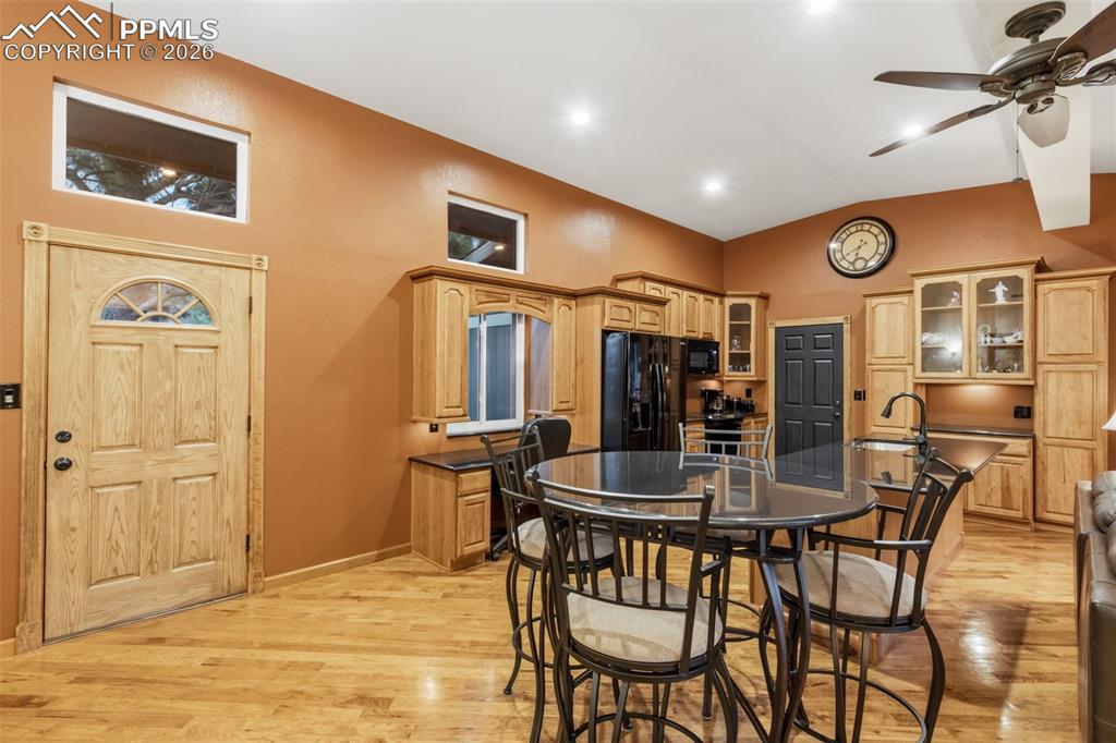 Image 5 of 47: Dining Area