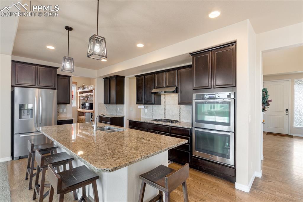 Image 11 of 41: Kitchen