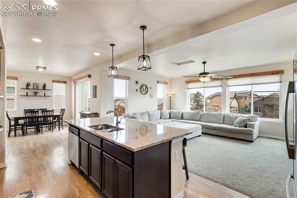 Image 13 of 41: Kitchen