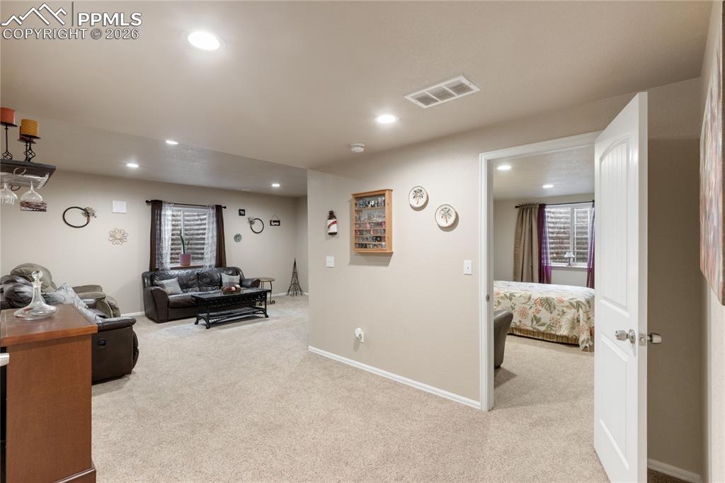 Image 30 of 41: Living Room