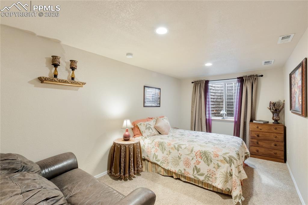 Image 34 of 41: Bedroom