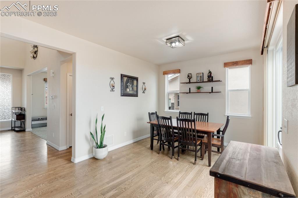 Image 7 of 41: Dining Area