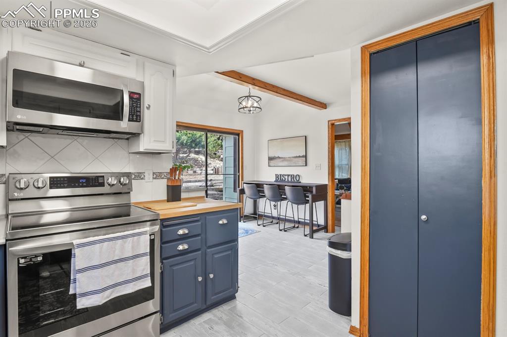 Image 10 of 38: Kitchen