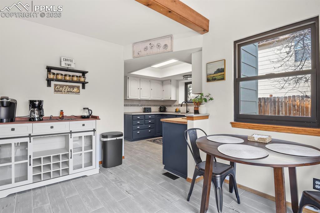 Image 13 of 38: Dining Area