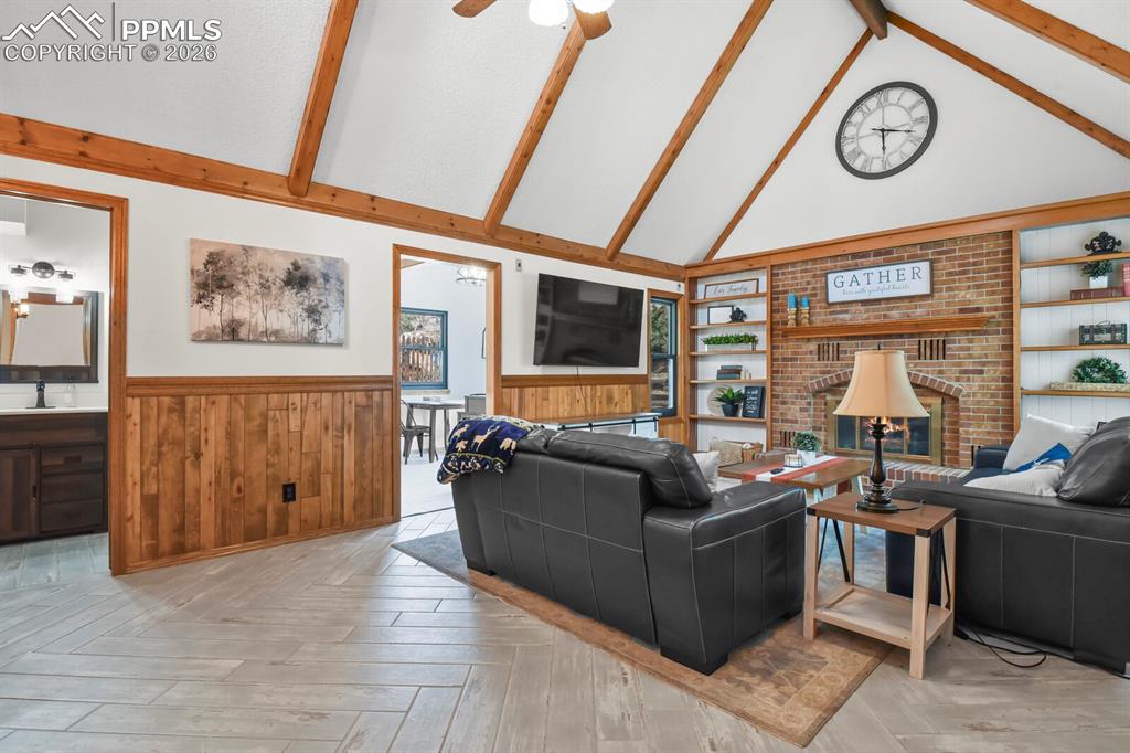 Image 15 of 38: Family Room