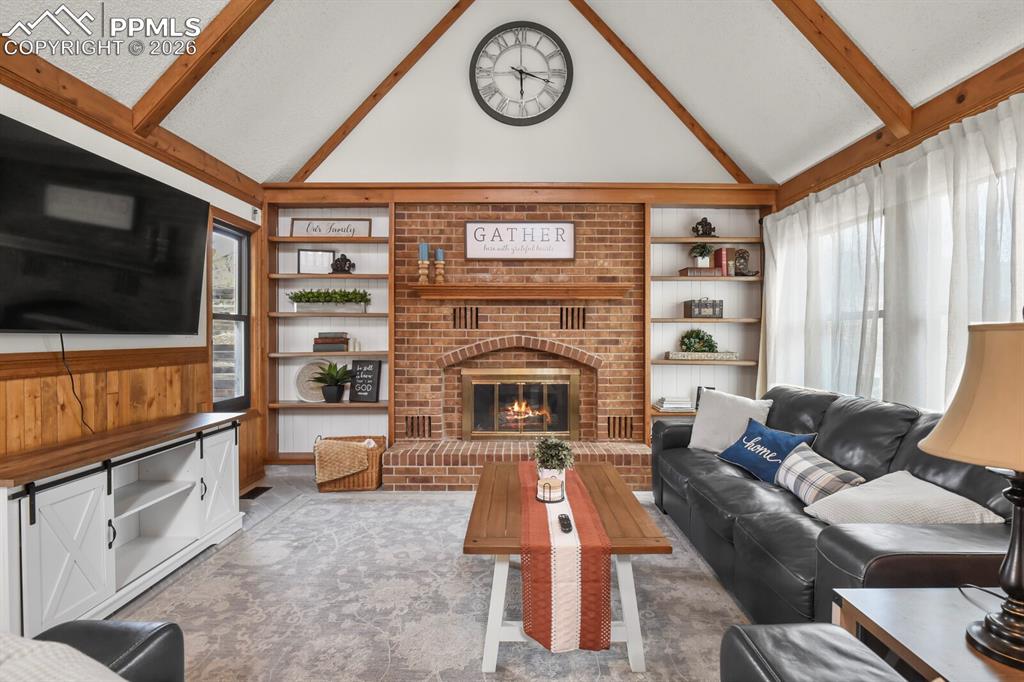 Image 16 of 38: Family Room