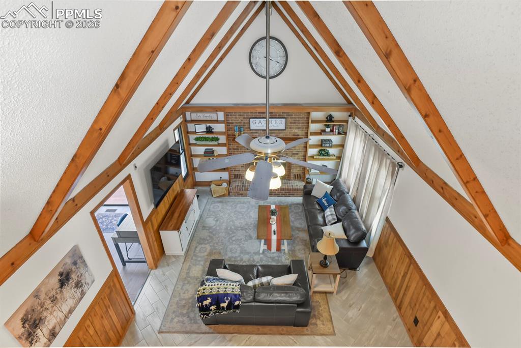 Image 17 of 38: Family Room