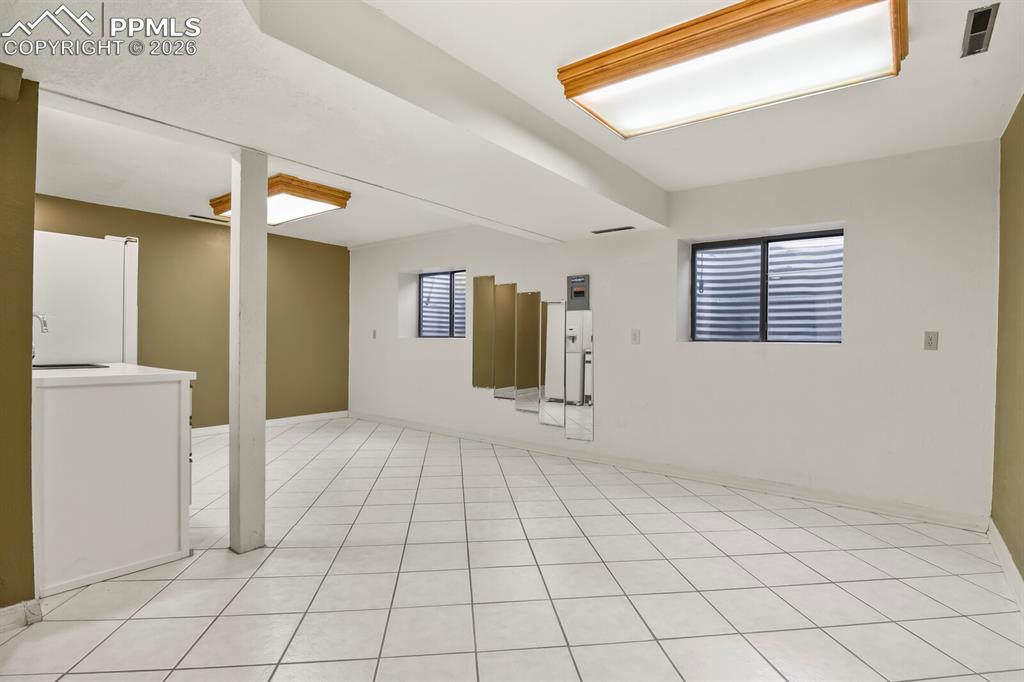 Image 28 of 38: Family Room